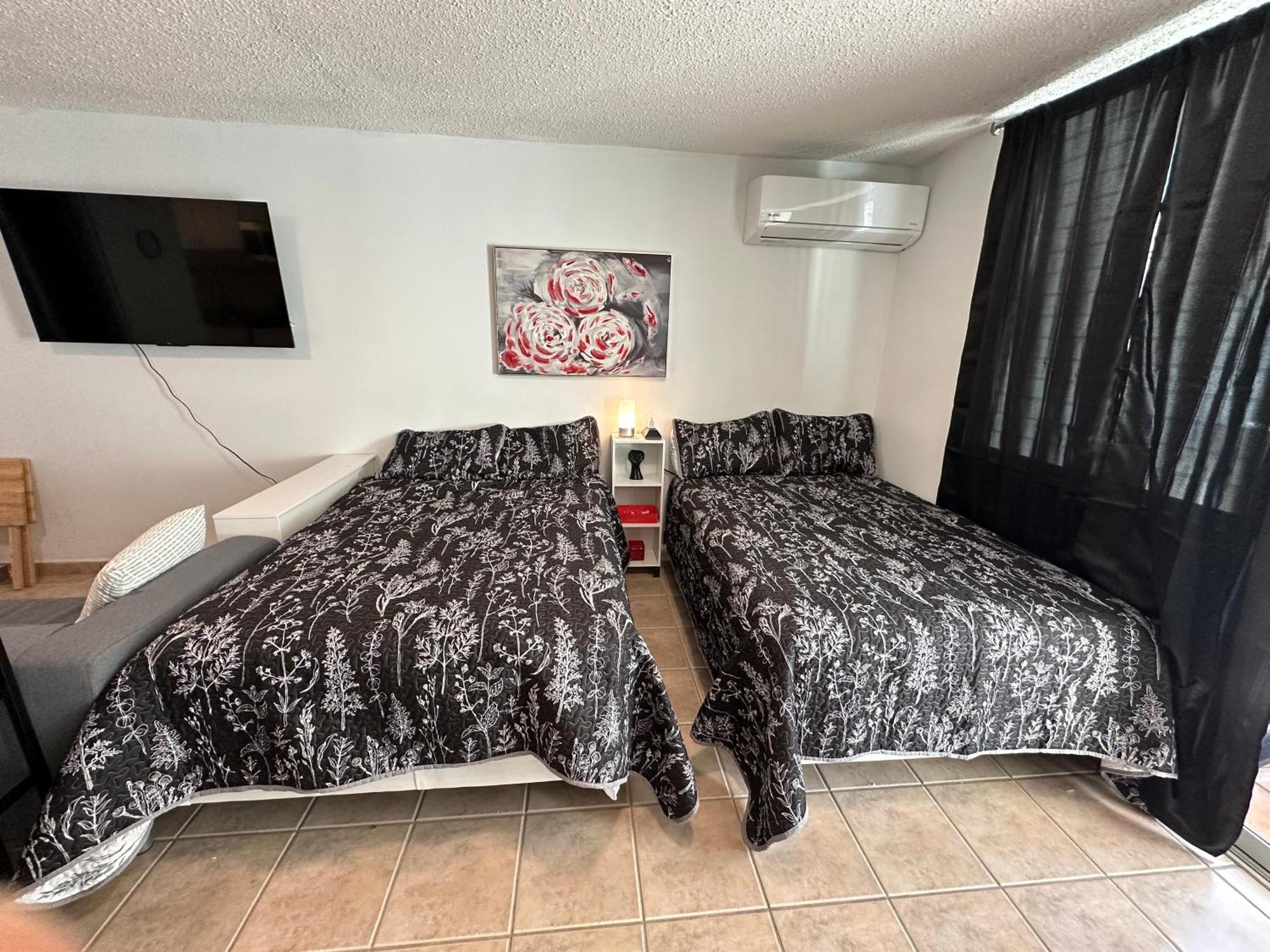 Beachfront Studio Apt W/ Full Kitchen & Pool Isabela Exterior photo